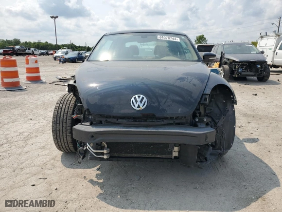 2018 Volkswagen Beetle SE with VIN 3VWJD7AT1JM727699, listed as a Copart auction lot 64078744 with 44,129 mi miles and Salvage Title. Bid and sale history available at carsss.com. Image 5.