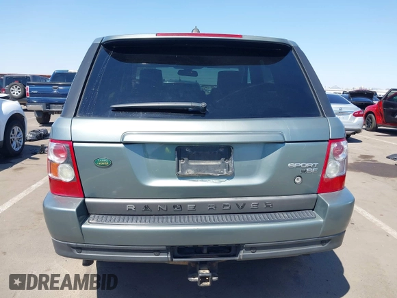 2007 Land Rover Range Rover Sport HSE z VIN SALSK25487A994145, wystawiony jako IAAI lot #41987911 z przebiegiem 217 595 mil mil oraz . Historia ofert i sprzedaży dostępna na DreamBid. Obrazek 17.