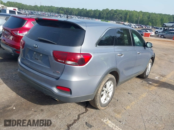2020 Kia Sorento L with VIN 5XYPG4A33LG701186, listed as a IAAI auction lot 39941893 with 190,765 mi miles. Bid and sale history available at carsss.com. Image 4.