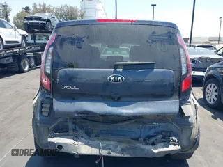 2016 Kia Soul + z VIN KNDJP3A54G7326607, wystawiony jako IAAI lot #39560246 z przebiegiem 122 430 mil mil oraz . Historia ofert i sprzedaży dostępna na DreamBid. Obrazek 6.