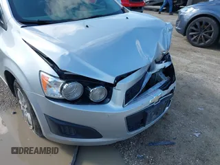 2014 Chevrolet Sonic LT с VIN 1G1JC5SH4E4152805, выставлен на аукционе IAAI как лот 41923555 с пробегом 180 068 миль миль и . История ставок и продаж доступна на DreamBid. Изображение 19.