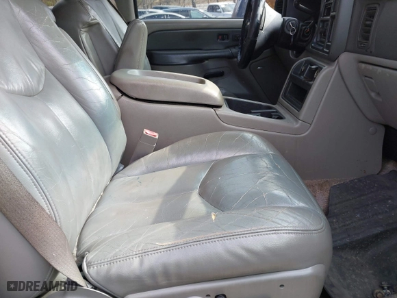2003 Chevrolet Tahoe LS with VIN 1GNEC13ZX3R209167, listed as a IAAI auction lot 41496637 with 325,006 mi miles. Bid and sale history available at carsss.com. Image 5.