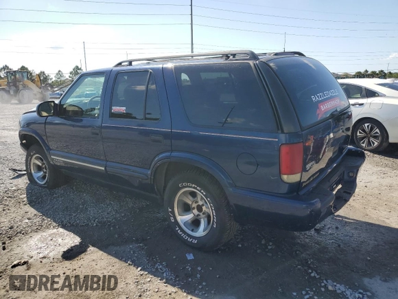 2001 Chevrolet Blazer LT z VIN 1GNCS13W812221839, wystawiony jako Copart lot #57048485 z przebiegiem 119 961 mil mil oraz Szkoda całkowita • Salvage title. Historia ofert i sprzedaży dostępna na DreamBid. Obrazek 2.