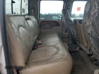 2000 Ford Super Duty F-250 XL with VIN 1FTNW21F4YEA57111, listed as a Copart auction lot 70084424 with 478,074 mi miles and Salvage Title. Bid and sale history available at carsss.com. Image 10.