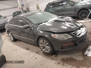 2012 Volkswagen CC Sport z VIN WVWMP7AN5CE516572, wystawiony jako IAAI lot #41485938 z przebiegiem 175 386 mil mil oraz . Historia ofert i sprzedaży dostępna na DreamBid. Obrazek 1.