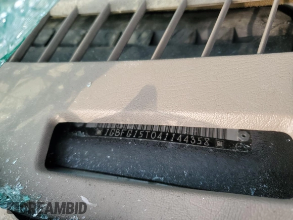 2004 Chevrolet Express Passenger z VIN 1GBFG15T041144358, wystawiony jako Copart lot #45413355 z przebiegiem Nie podano mil oraz Szkoda całkowita • Salvage title. Historia ofert i sprzedaży dostępna na DreamBid. Obrazek 13.