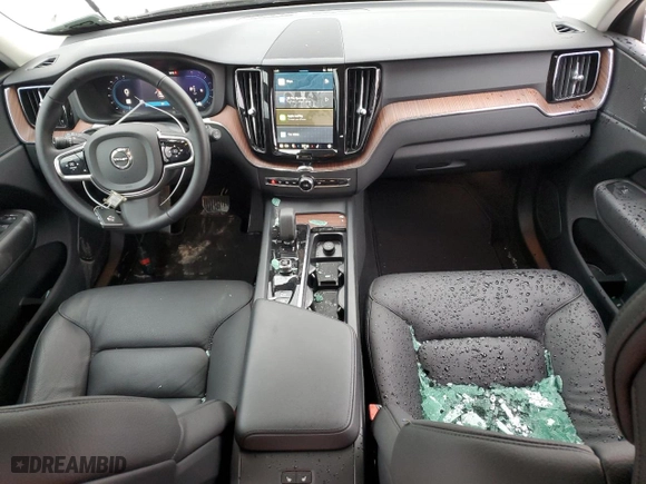 2024 Volvo XC60 Plus Dark Theme with VIN YV4L12RL4R1889456, listed as a Copart auction lot 81356774 with 10,105 mi miles and Clean Title. Bid and sale history available at carsss.com. Image 8.