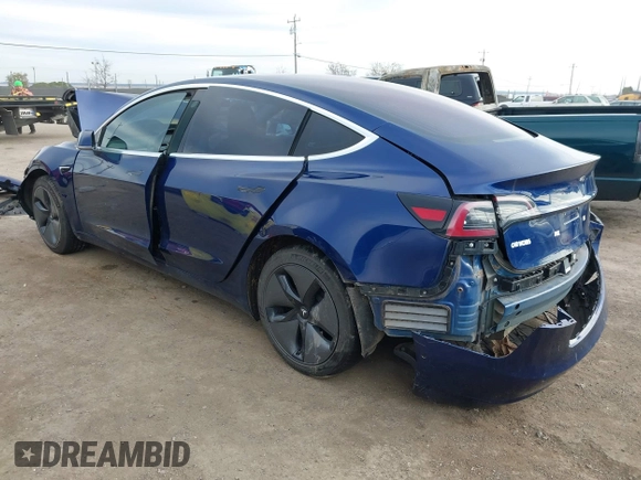 2018 Tesla Model 3 Long Range Battery z VIN 5YJ3E1EA3JF043451, wystawiony jako IAAI lot #41529214 z przebiegiem 65 375 mil mil oraz . Historia ofert i sprzedaży dostępna na DreamBid. Obrazek 3.