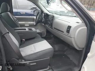 2008 Chevrolet Silverado 1500 Work Truck with VIN 1GCEC14C08Z106821, listed as a IAAI auction lot 41803709 with 68,334 mi miles. Bid and sale history available at carsss.com. Image 5.