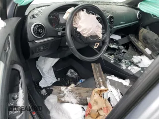 2015 Audi A3 Prestige z VIN WAUKFGFF4F1105040, wystawiony jako Copart lot #44913815 z przebiegiem Nie podano mil oraz Szkoda całkowita • Salvage title. Historia ofert i sprzedaży dostępna na DreamBid. Obrazek 8.