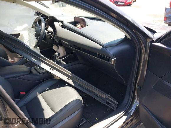 2021 Mazda CX-30 Select z VIN 3MVDMABL3MM233701, wystawiony jako IAAI lot #42086778 z przebiegiem Nie podano mil oraz . Historia ofert i sprzedaży dostępna na DreamBid. Obrazek 5.
