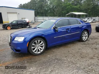2019 Chrysler 300 Limited z VIN 2C3CCAEG4KH528739, wystawiony jako Copart lot #55757315 z przebiegiem 84 330 mil mil oraz Szkoda całkowita • Salvage title. Historia ofert i sprzedaży dostępna na DreamBid. Obrazek 1.