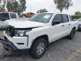 2022 Nissan Frontier S z VIN 1N6ED1EJ7NN608316, wystawiony jako IAAI lot #42047047 z przebiegiem 33 896 mil mil oraz . Historia ofert i sprzedaży dostępna na DreamBid. Obrazek 2.
