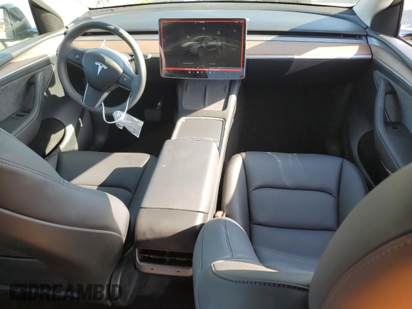 2024 Tesla Model Y z VIN 7SAYGDED2RF114150, wystawiony jako Copart lot #54754585 z przebiegiem 7 924 mil mil oraz Szkoda całkowita • Salvage title. Historia ofert i sprzedaży dostępna na DreamBid. Obrazek 8.