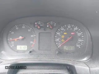 2003 Volkswagen GTI z VIN 9BWDE61JX34022166, wystawiony jako IAAI lot #42270848 z przebiegiem 129 571 mil mil oraz . Historia ofert i sprzedaży dostępna na DreamBid. Obrazek 7.