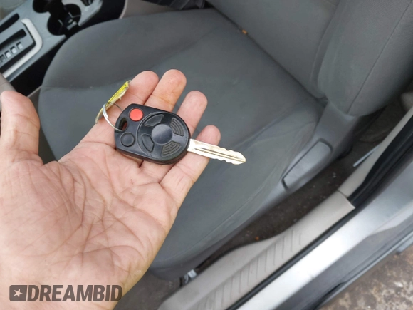 2008 Ford Escape XLS z VIN 1FMCU02Z68KE51829, wystawiony jako IAAI lot #42093869 z przebiegiem 205 151 mil mil oraz . Historia ofert i sprzedaży dostępna na DreamBid. Obrazek 11.