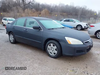 2007 Honda Accord LX z VIN 1HGCM56417A156319, wystawiony jako IAAI lot #41258100 z przebiegiem 163 333 mil mil oraz . Historia ofert i sprzedaży dostępna na DreamBid. Obrazek 1.