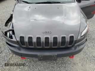 2017 Jeep Cherokee Trailhawk z VIN 1C4PJMBS0HW577055, wystawiony jako Copart lot #56428235 z przebiegiem 137 296 mil mil oraz Szkoda całkowita • Salvage title. Historia ofert i sprzedaży dostępna na DreamBid. Obrazek 12.