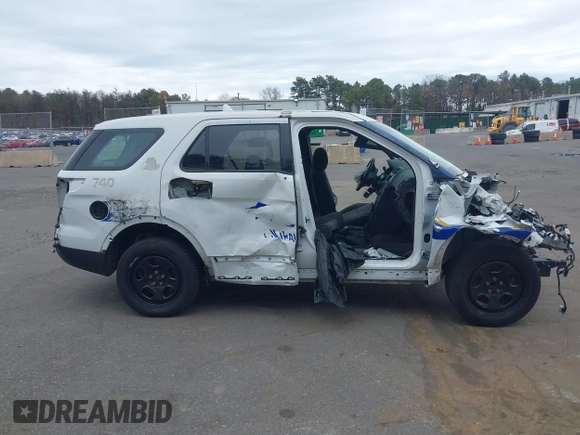 2014 Ford Police Interceptor Utility z VIN 1FM5K8AR1EGC50062, wystawiony jako IAAI lot #42081594 z przebiegiem 97 045 mil mil oraz . Historia ofert i sprzedaży dostępna na DreamBid. Obrazek 12.