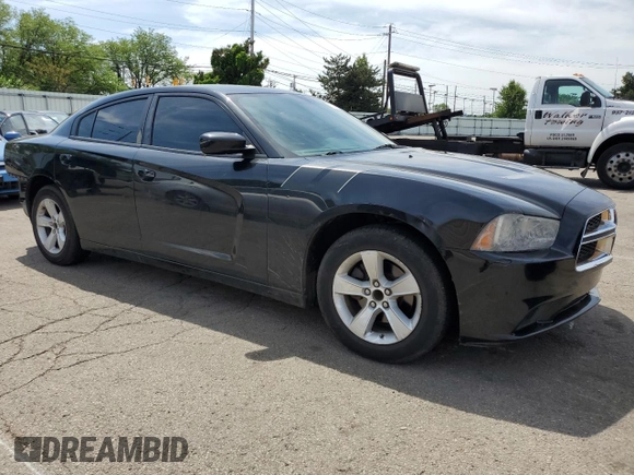 2013 Dodge Charger SE z VIN 2C3CDXBG7DH537104, wystawiony jako Copart lot #57049005 z przebiegiem 168 618 mil mil oraz Szkody całkowita. Historia ofert i sprzedaży dostępna na DreamBid. Obrazek 4.