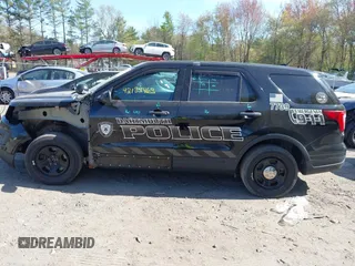 2018 Ford Police Interceptor Utility z VIN 1FM5K8AR9JGC17739, wystawiony jako IAAI lot #42134465 z przebiegiem 134 939 mil mil oraz . Historia ofert i sprzedaży dostępna na DreamBid. Obrazek 14.