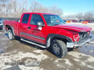 2003 Chevrolet Silverado 1500 LS with VIN 2GCEK19T931230082, listed as a IAAI auction lot 41625382 with 204,638 mi miles. Bid and sale history available at carsss.com. Image 1.