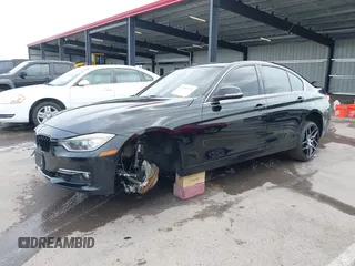 2015 BMW 3 Series 328i xDrive z VIN WBA3B5G56FNS18880, wystawiony jako IAAI lot #42454124 z przebiegiem 63 217 mil mil oraz . Historia ofert i sprzedaży dostępna na DreamBid. Obrazek 18.