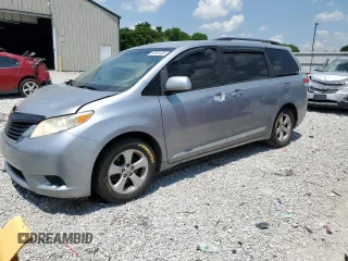 2012 Toyota Sienna LE AAS с VIN 5TDKK3DC5CS187083, выставлен на аукционе Copart как лот 62061405 с пробегом 197 671 миль миль и Списание • Salvage title. История ставок и продаж доступна на DreamBid. Изображение 1.
