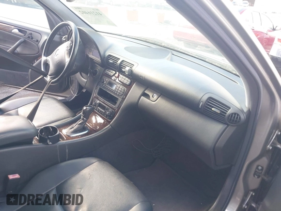 2003 Mercedes-Benz C 320 с VIN WDBRF64J83F430290, выставлен на аукционе IAAI как лот 41216402 с пробегом 181 558 миль миль и . История ставок и продаж доступна на DreamBid. Изображение 5.