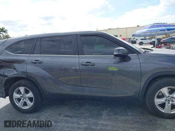 2023 Toyota Highlander L z VIN 5TDKDRAH7PS509046, wystawiony jako IAAI lot #41572986 z przebiegiem 50 039 mil mil oraz . Historia ofert i sprzedaży dostępna na DreamBid. Obrazek 13.