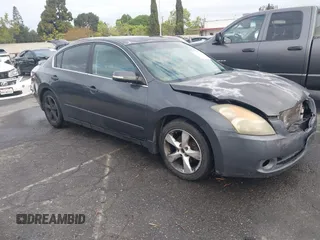 2007 Nissan Altima SL with VIN 1N4BL21E07N435982, listed as a IAAI auction lot 42044317 with 165,875 mi miles and . Bid and sale history available at carsss.com. Image 1.