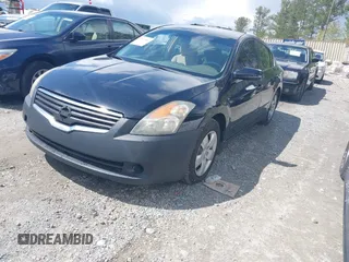 2007 Nissan Altima 2.5 with VIN 1N4AL21E27C111794, listed as a IAAI auction lot 42027082 with 185,656 mi miles. Bid and sale history available at carsss.com. Image 2.