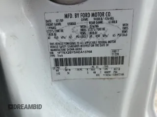 2010 Ford F-250 XL z VIN 1FTSX2BY5AEA13768, wystawiony jako Copart lot #85001124 z przebiegiem Nie podano mil oraz Szkoda całkowita • Salvage title. Historia ofert i sprzedaży dostępna na DreamBid. Obrazek 13.