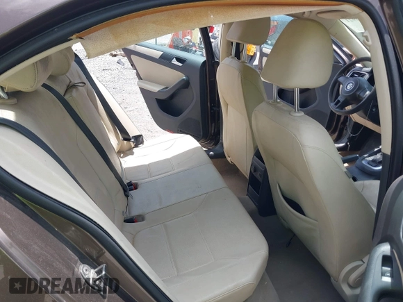 2011 Volkswagen Jetta SE with VIN 3VWDZ7AJ8BM054070, listed as a IAAI auction lot 42430921 with 172,852 mi miles and . Bid and sale history available at DreamBid. Image 8.