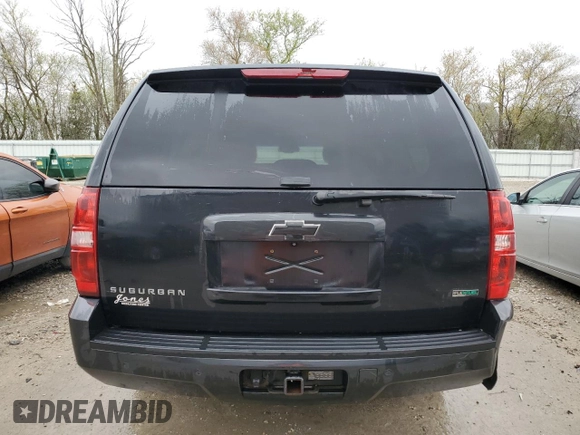 2011 Chevrolet Suburban LT z VIN 1GNSKJE37BR272949, wystawiony jako Copart lot #55329935 z przebiegiem 211 997 mil mil oraz Nie do naprawy • Non repairable. Historia ofert i sprzedaży dostępna na DreamBid. Obrazek 6.