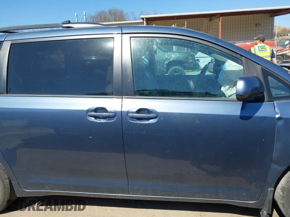 2013 Toyota Sienna XLE AAS with VIN 5TDYK3DC0DS398381, listed as a IAAI auction lot 41773688 with 169,055 mi miles. Bid and sale history available at carsss.com. Image 13.