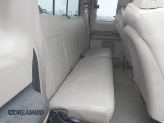 2007 Ford F-250 XL z VIN 1FTSX21P17EA71376, wystawiony jako IAAI lot #41729993 z przebiegiem 262 396 mil mil oraz . Historia ofert i sprzedaży dostępna na DreamBid. Obrazek 8.