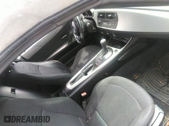 2008 BMW Z4 3.0i z VIN 4USBU33578LW74849, wystawiony jako IAAI lot #42378041 z przebiegiem 181 213 mil mil oraz . Historia ofert i sprzedaży dostępna na DreamBid. Obrazek 5.