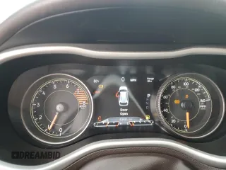 2017 Jeep Cherokee Overland z VIN 1C4PJMJS4HW609880, wystawiony jako Copart lot #45598445 z przebiegiem 83 691 mil mil oraz Szkoda całkowita • Salvage title. Historia ofert i sprzedaży dostępna na DreamBid. Obrazek 9.