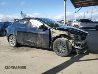 2024 Tesla Model Y Long Range z VIN 7SAYGDEE1RA247973, wystawiony jako Copart lot #45679205 z przebiegiem 22 739 mil mil oraz Szkoda całkowita • Salvage title. Historia ofert i sprzedaży dostępna na DreamBid. Obrazek 4.