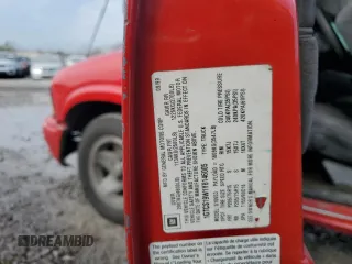 2000 GMC Sonoma SLS z VIN 1GTCS19W1Y8146005, wystawiony jako Copart lot #44068505 z przebiegiem 283 782 mil mil oraz Szkody całkowita. Historia ofert i sprzedaży dostępna na DreamBid. Obrazek 12.
