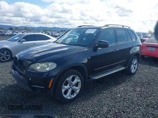 2013 BMW X5 xDrive50i z VIN 5UXZV8C51DL426944, wystawiony jako IAAI lot #41911303 z przebiegiem 106 266 mil mil oraz . Historia ofert i sprzedaży dostępna na DreamBid. Obrazek 17.