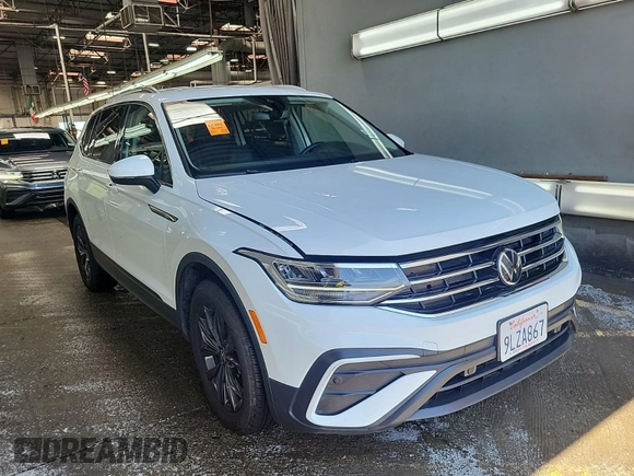 2024 Volkswagen Tiguan SE z VIN 3VV3B7AX3RM105123, wystawiony jako IAAI lot #42796460 z przebiegiem 36 543 mil mil oraz . Historia ofert i sprzedaży dostępna na DreamBid. Obrazek 16.