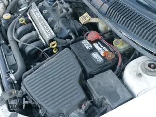 2000 Dodge Neon Highline z VIN 1B3ES46CXYD510774, wystawiony jako IAAI lot #41332594 z przebiegiem 181 596 mil mil oraz . Historia ofert i sprzedaży dostępna na DreamBid. Obrazek 17.