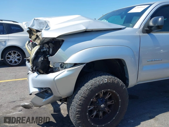2013 Toyota Tacoma PreRunner z VIN 5TFJU4GN6DX032952, wystawiony jako IAAI lot #42001014 z przebiegiem 152 755 mil mil oraz . Historia ofert i sprzedaży dostępna na DreamBid. Obrazek 18.