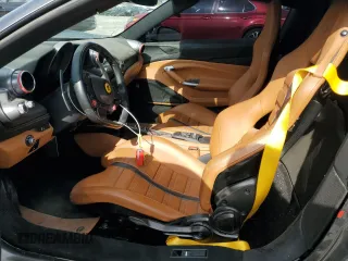 2021 Ferrari F8 с VIN ZFF93LMA5M0261599, выставлен на аукционе Copart как лот 48388975 с пробегом 3 070 миль миль и Списание • Salvage title. История ставок и продаж доступна на DreamBid. Изображение 7.