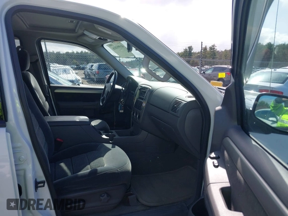 2003 Ford Explorer z VIN 1FMZU83WX3UC54608, wystawiony jako IAAI lot #41995816 z przebiegiem 48 434 mil mil oraz . Historia ofert i sprzedaży dostępna na DreamBid. Obrazek 5.