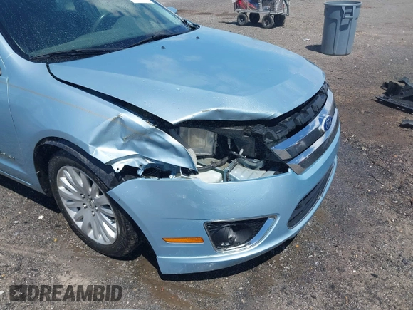 2010 Ford Fusion Hybrid z VIN 3FADP0L33AR385001, wystawiony jako IAAI lot #42074965 z przebiegiem 195 962 mil mil oraz . Historia ofert i sprzedaży dostępna na DreamBid. Obrazek 6.