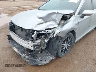 2022 Toyota Camry SE z VIN 4T1G11AK4NU690560, wystawiony jako IAAI lot #42183738 z przebiegiem 53 706 mil mil oraz . Historia ofert i sprzedaży dostępna na DreamBid. Obrazek 6.