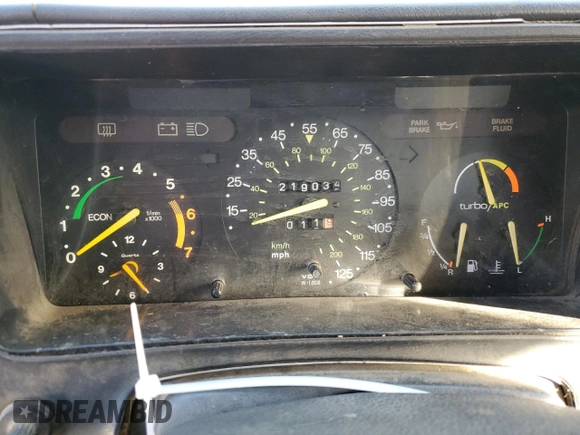 1983 Saab 900 z VIN YS3AS33S4D2012751, wystawiony jako Copart lot #78458984 z przebiegiem 219 035 mil mil oraz Czysty tytuł • Clean title. Historia ofert i sprzedaży dostępna na DreamBid. Obrazek 9.